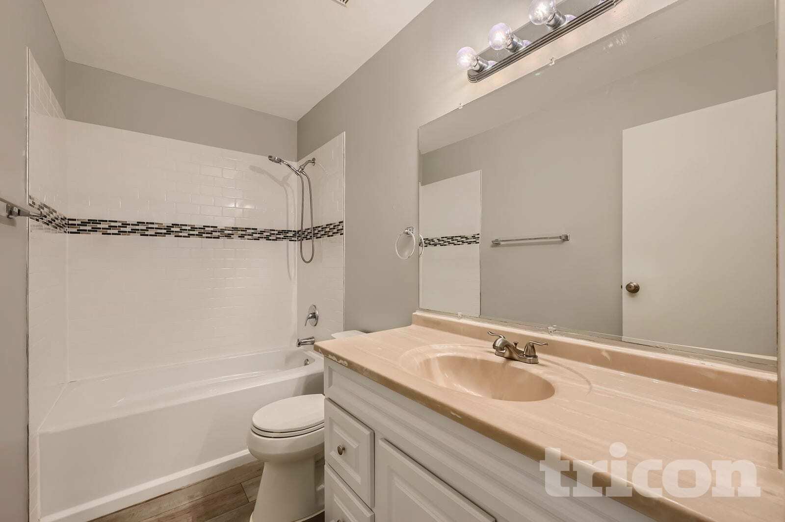 Building Photo - 12345 Bonfire Dr