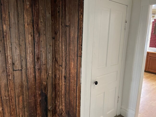 Building Photo - 413 E Garfield Ave