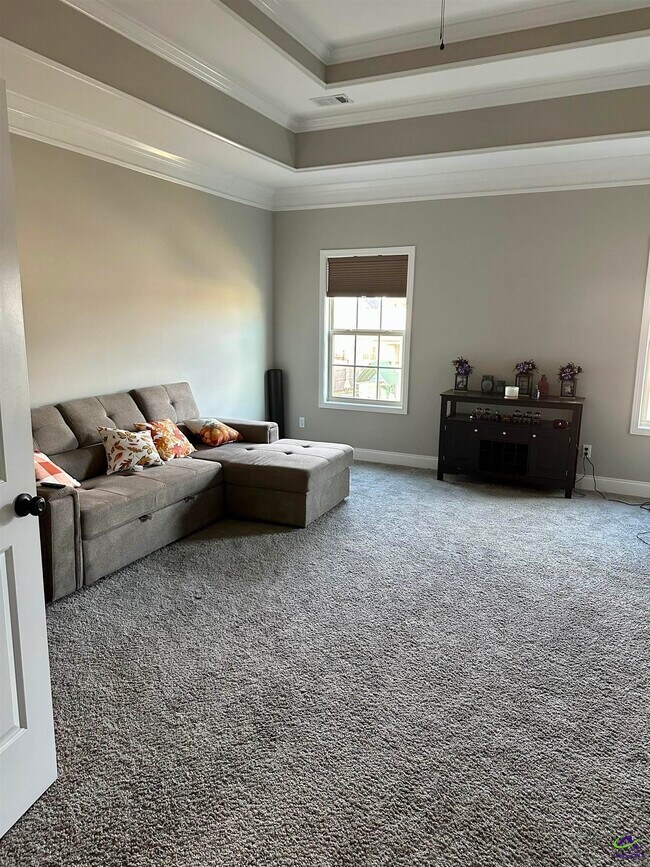 Building Photo - 201 Deven Ct