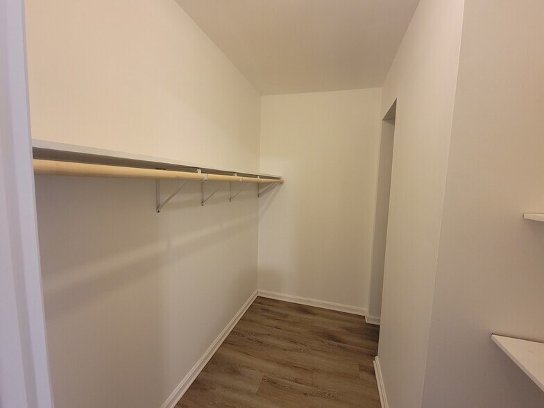 Building Photo - 3300 Starlight Dr