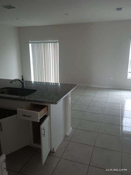 Building Photo - 1060 Kobuk St