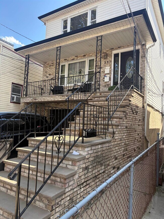 Building Photo - 395 Virginia Ave
