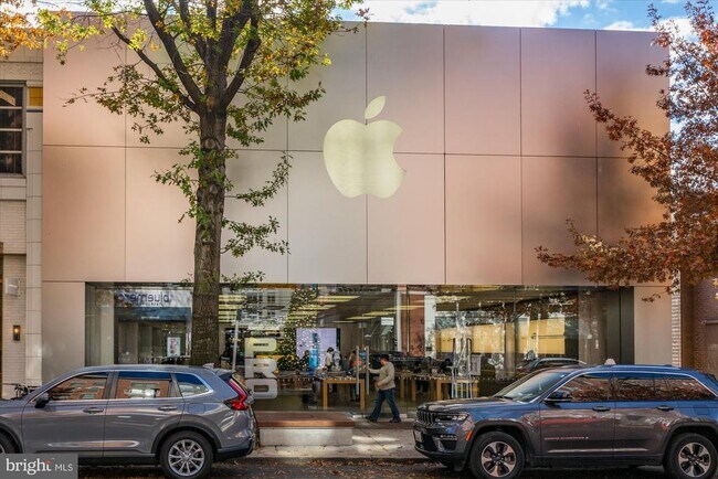 Building Photo - 4915 Hampden Ln