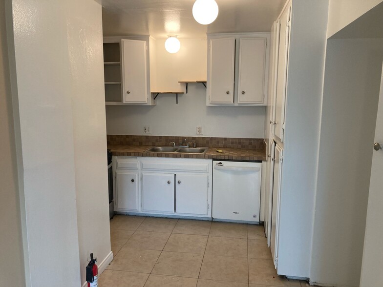 Building Photo - 2152 W Alameda Ave