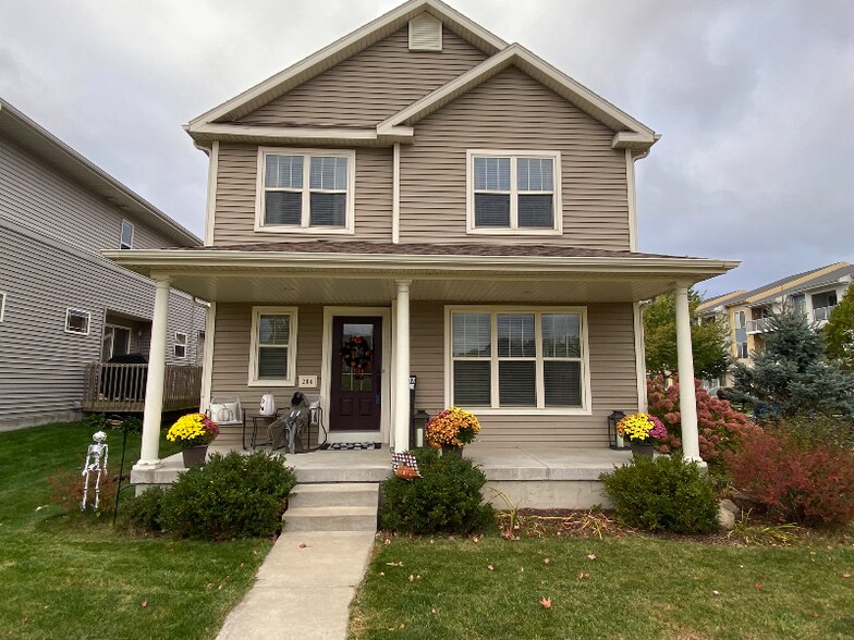 Primary Photo - 204 Sugar Maple Ln