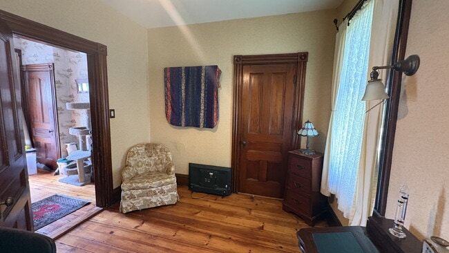 Building Photo - Stunning 4BR Victorian Home with 6 Off-Street Parking Spaces – Flexible Mid- to Long-Term Rental ...