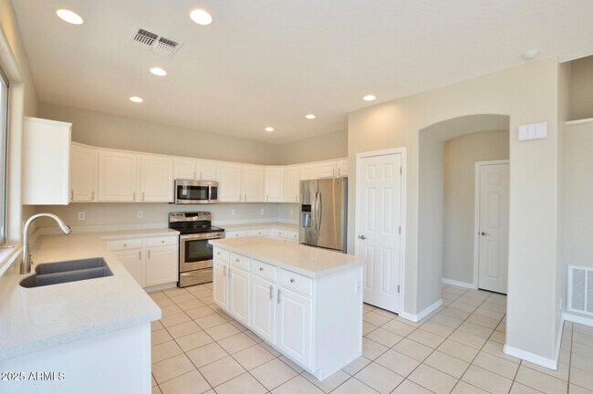 Building Photo - 14605 W Verde Ln