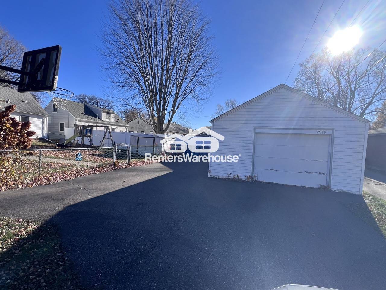 Building Photo - 2949 York Ave N