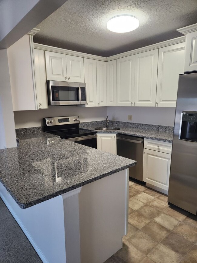 Building Photo - 1485 SW Silver Pine Way