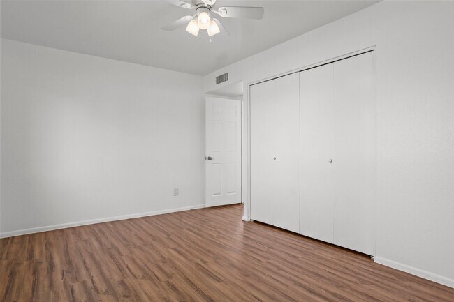 Building Photo - Prime ASU Location 5BR Home with Pool & Garage