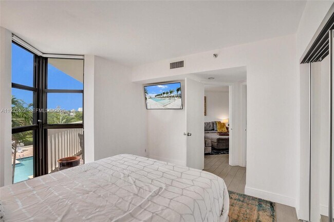 Building Photo - 1000 E Island Blvd