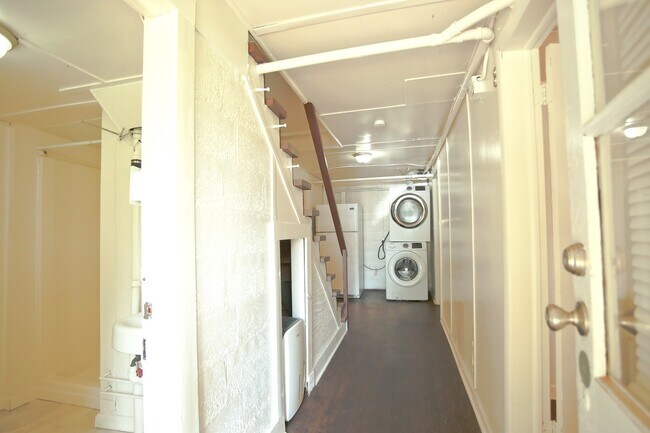 Building Photo - 8br Single Family Home on 14th St NW  (MIN...