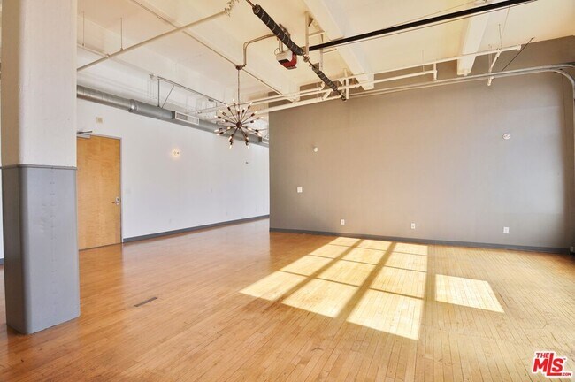 Building Photo - 1850 Industrial St