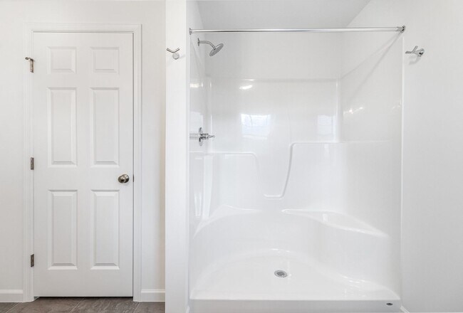 Building Photo - 7870 Briarwood Dr