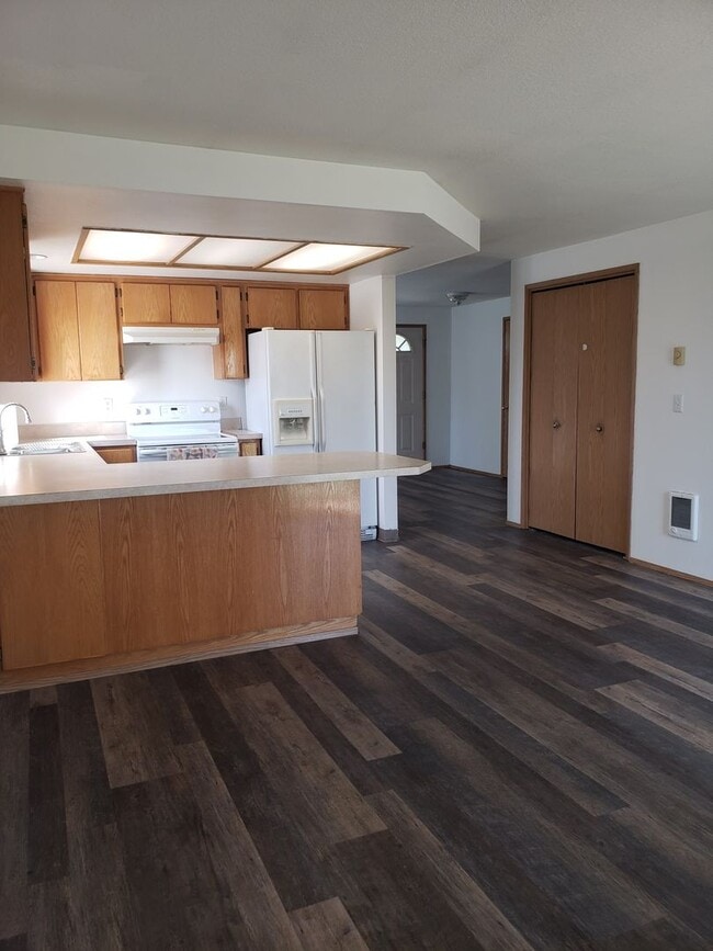 Building Photo - Charming Ranch-Style Home – 3 Bedroom, 2 Bath