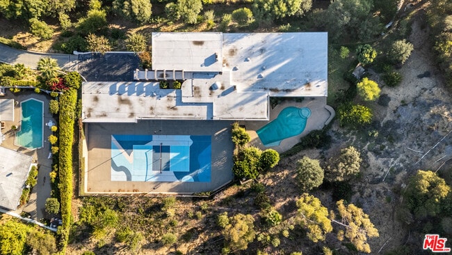 Building Photo - 8900 Alto Cedro Dr