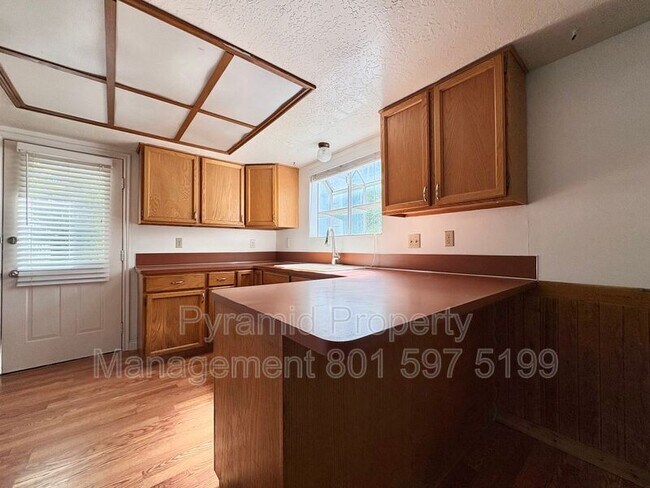 Building Photo - 1099 Shepard Ln