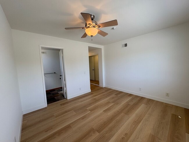 Building Photo - East End Ventura Gem - Spacious, Sunny & Immaculate