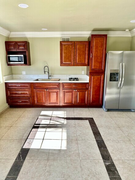 Building Photo - 6563 Park Ridge Blvd