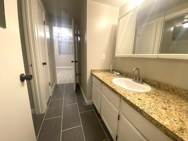 Building Photo - 2270 E 4500 S