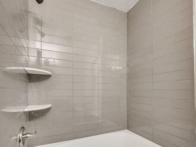 Building Photo - Updated 3 Bed 2 Bath In OKC