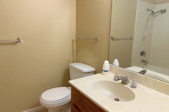 Building Photo - 3313 Sungate Dr