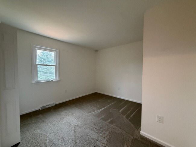 Building Photo - Quiet Neighborhood Updated 3BR Townhouse in Lancaster