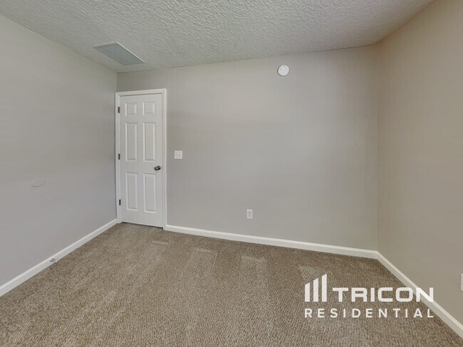 Building Photo - 11707 Deep Springs Dr N