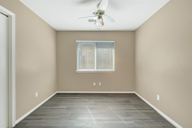 Building Photo - 16110 Springbank Dr