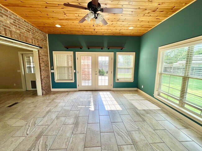 Building Photo - 3640 W Bowling Green Pl