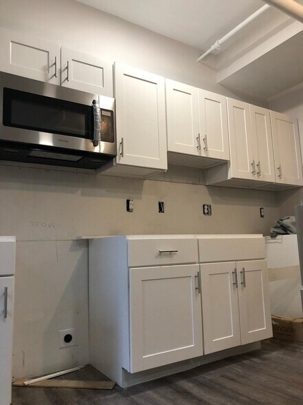 Building Photo - 65 Park Dr