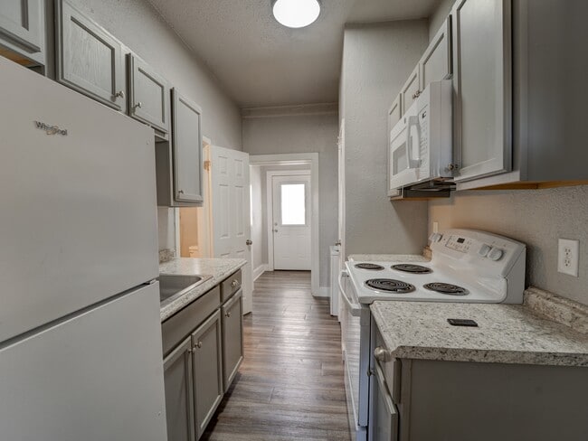 Building Photo - 1106 S Gentry Blvd