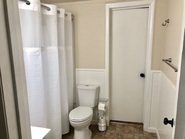 Building Photo - Charming 2 bedroom, 1 bath home near Sutte...