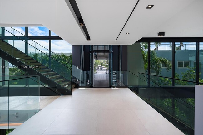 Building Photo - 1369 N Venetian Way