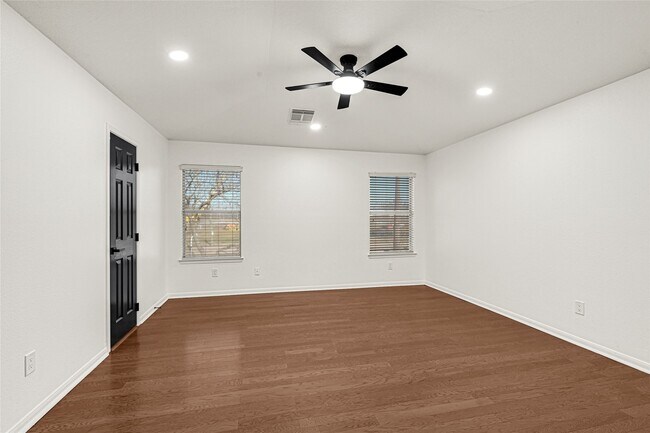 Building Photo - 15911 Breanna Ln