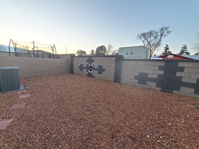 Building Photo - Amazing 3 Bedroom! Great location! Across ...