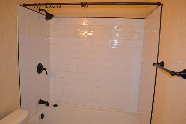 Building Photo - 603 Grenadine Ct