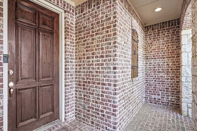 Building Photo - Beautiful home with classic styling, minutes away from Uptown, Oak Lawn, Cityplace, and Lower Gre...