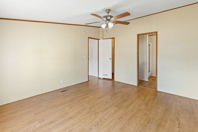 Building Photo - 182 Carmen Blvd