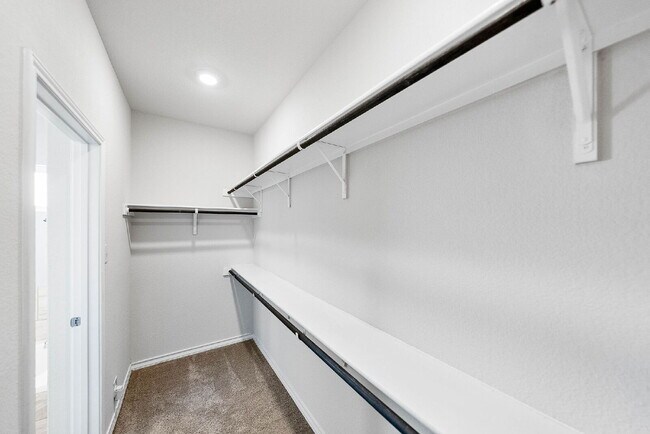 Building Photo - Spacious 5-Bedroom Rental on Oversized Cor...