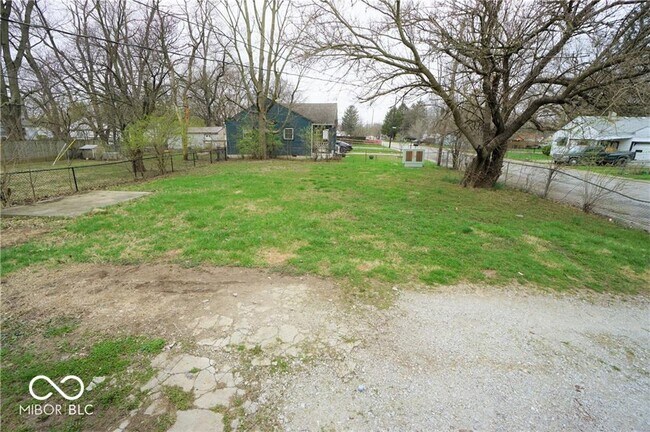 Building Photo - 2120 W Kessler Blvd N Dr