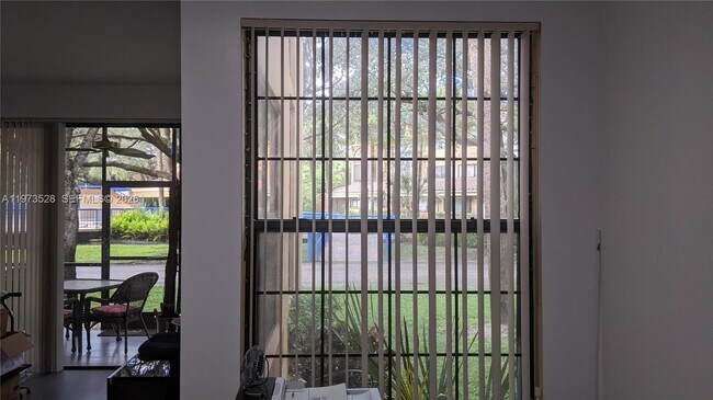 Building Photo - 15509 N Miami Lakeway