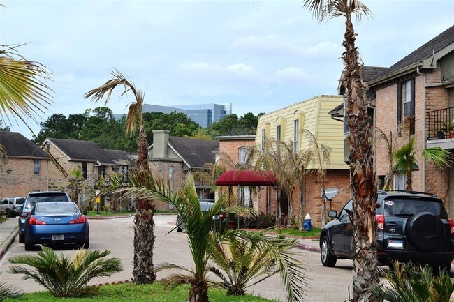 Building Photo - 14814 Perthshire Rd