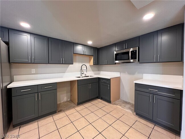 Building Photo - 2624 E Brady Ave