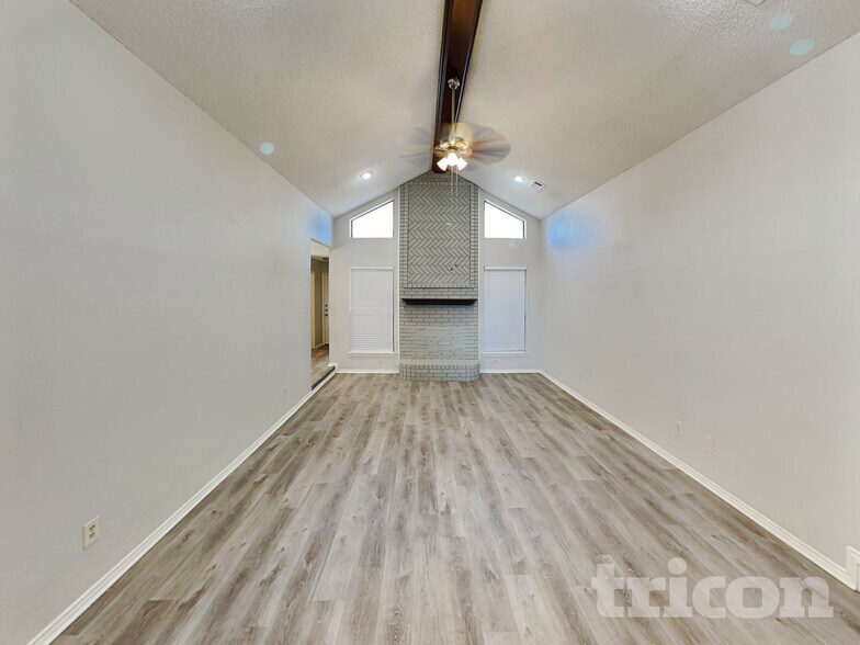 Building Photo - 709 De Soto Dr