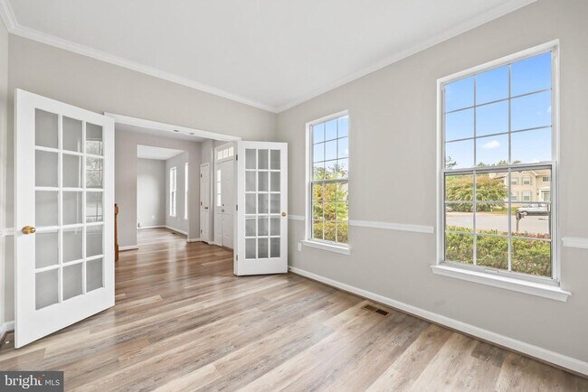 Building Photo - 18865 Crossroads Ct