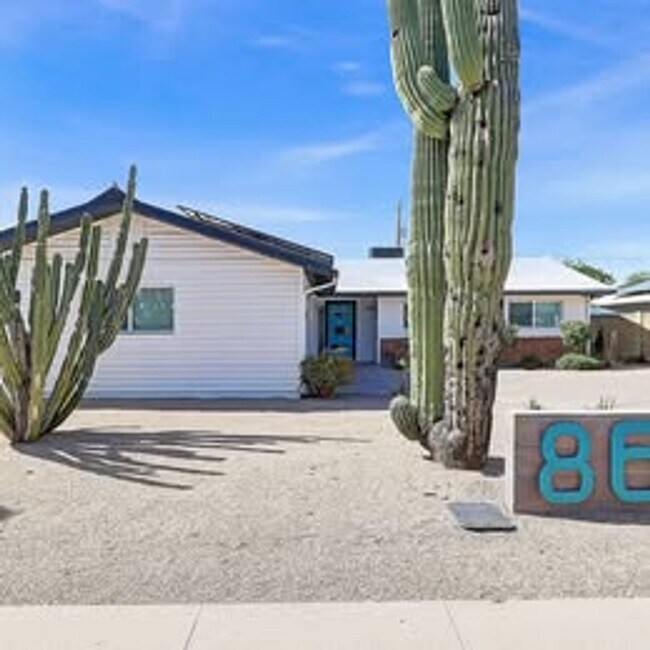 Building Photo - Great Opportunity, Great Location!   4Bed/...