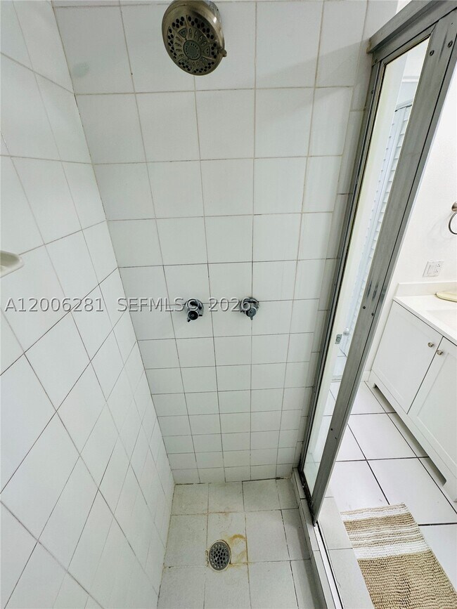 Building Photo - 710 Washington 321