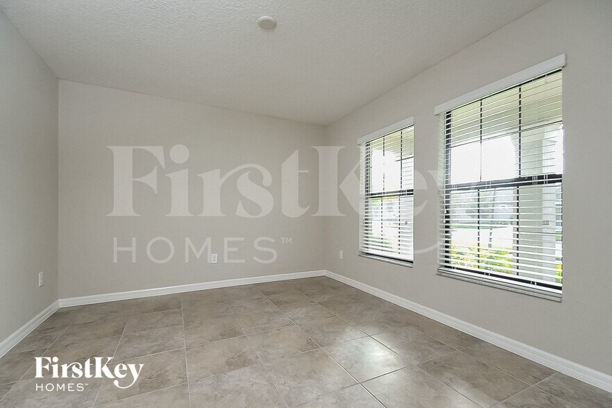 Building Photo - 9725 Sage Creek Dr