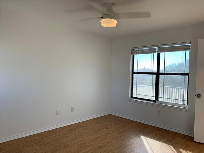 Building Photo - 15334 Barataria Dr